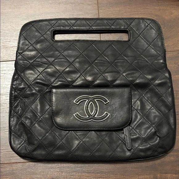 Chanel Hamptons Foldover Clutch Black Quilted Leather Handbag - Picture 2 of 16